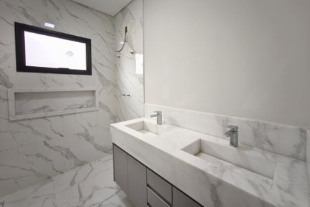 Casa de condomínio à venda com 299m², 3 quartos e sem vaga Casa de condomínio à venda com 299m², 3 quartos e sem vagaBanheiro Suíte 3