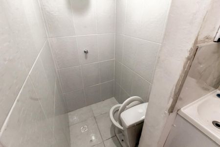 Banheiro de casa para alugar com 1 quarto, 47m² em Jardim Maria Rosa, Taboão da Serra