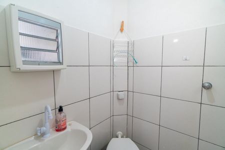 Banheiro de kitnet/studio para alugar com 1 quarto, 18m² em Mirandópolis, São Paulo