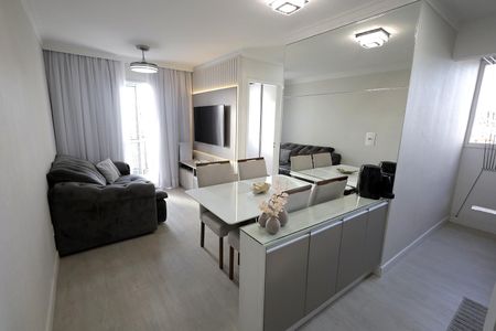 Sala de apartamento para alugar com 2 quartos, 48m² em Parque Jaçatuba, Santo André