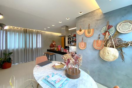 Varanda coberta de apartamento à venda com 2 quartos, 70m² em Serra, Belo Horizonte