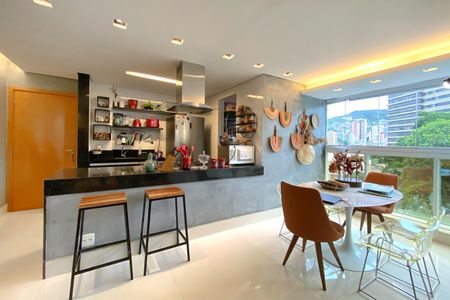 Varanda coberta de apartamento à venda com 2 quartos, 70m² em Serra, Belo Horizonte