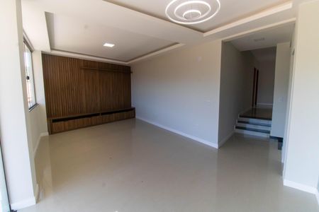 Sala de casa à venda com 5 quartos, 292m² em Itaipu, Niterói