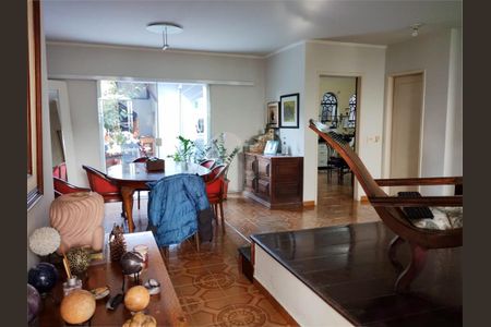 Casa de condomínio à venda com 209m², 3 quartos e 4 vagas