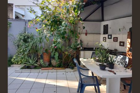 Casa de condomínio à venda com 209m², 3 quartos e 4 vagas