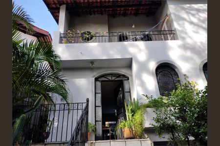 Casa de condomínio à venda com 209m², 3 quartos e 4 vagas