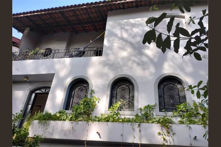 Casa de condomínio à venda com 209m², 3 quartos e 4 vagas