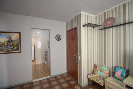 Sala de apartamento para alugar com 2 quartos, 52m² em Colubandê, São Gonçalo