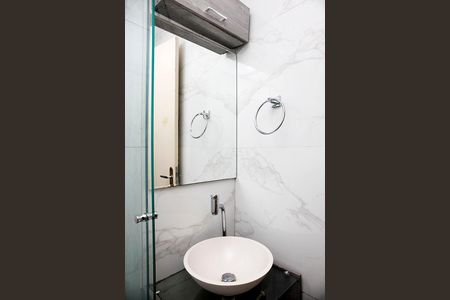 Banheiro de kitnet/studio à venda com 1 quarto, 33m² em Cidade Baixa, Porto Alegre