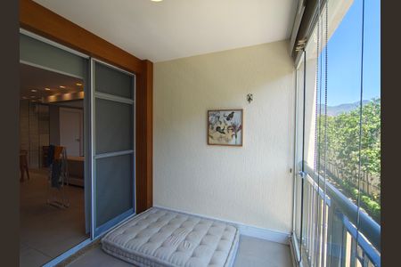 Apartamento para alugar com 70m², 2 quartos e 1 vagaVaranda da sala 