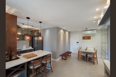 Sala de apartamento para alugar com 2 quartos, 70m² em Barra Olímpica, Rio de Janeiro