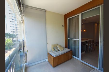 Varanda da sala  de apartamento para alugar com 2 quartos, 70m² em Barra Olímpica, Rio de Janeiro