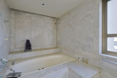 Apartamento à venda com 500m², 3 quartos e 4 vagas Apartamento à venda com 500m², 3 quartos e 4 vagasBanheiro da Suíte 2