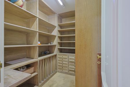 Apartamento à venda com 500m², 3 quartos e 4 vagas Apartamento à venda com 500m², 3 quartos e 4 vagasRouparia