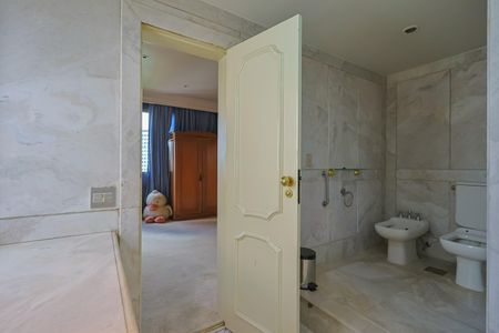 Apartamento à venda com 500m², 3 quartos e 4 vagas Apartamento à venda com 500m², 3 quartos e 4 vagasBanheiro da Suíte 2