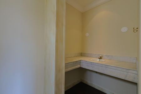 Apartamento à venda com 500m², 3 quartos e 4 vagas Apartamento à venda com 500m², 3 quartos e 4 vagasLavabo