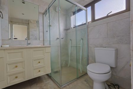 Apartamento à venda com 500m², 3 quartos e 4 vagas Apartamento à venda com 500m², 3 quartos e 4 vagasBanheiro da Suíte 1