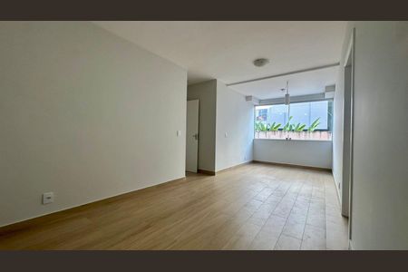 Sala  de apartamento para alugar com 3 quartos, 80m² em Calafate, Belo Horizonte