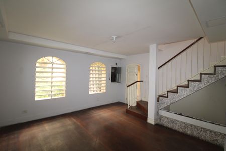 Sala de casa à venda com 3 quartos, 200m² em Parada Inglesa, São Paulo