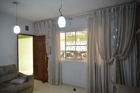 Sala de casa para alugar com 2 quartos, 161m² em Vila Pires, Santo André