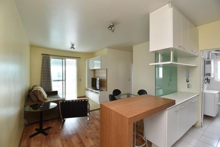 Sala de apartamento para alugar com 2 quartos, 70m² em Centro, Curitiba