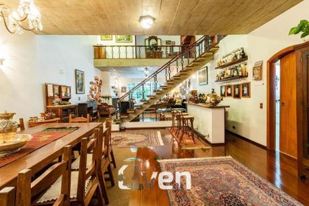 Casa à venda com 4 quartos, 345m² em Vila Madalena, São Paulo