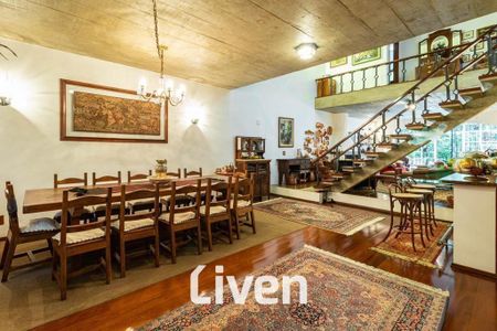 Casa à venda com 4 quartos, 345m² em Vila Madalena, São Paulo