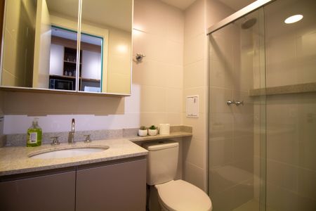 Banheiro Social de kitnet/studio para alugar com 1 quarto, 30m² em Campo Belo, São Paulo