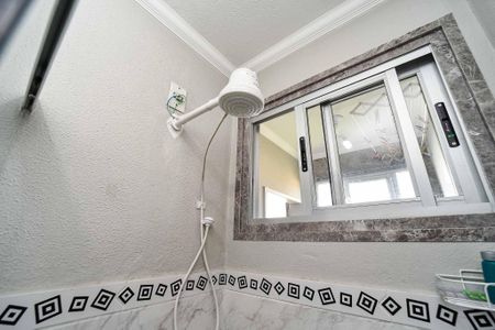 Banheiro de apartamento para alugar com 1 quarto, 43m² em Jardim Sabará, Porto Alegre