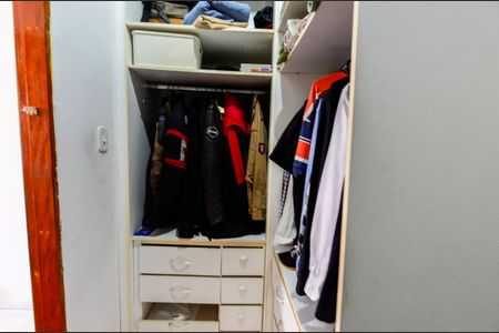 Apartamento para alugar com 98m², 2 quartos e sem vaga Apartamento para alugar com 98m², 2 quartos e sem vagaCloset da suíte