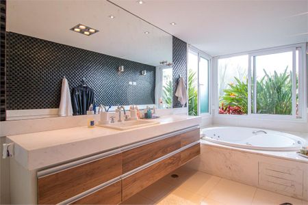 Casa à venda com 4 quartos, 451m² em Jardim Cordeiro, São Paulo