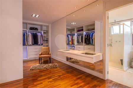 Casa à venda com 4 quartos, 451m² em Jardim Cordeiro, São Paulo