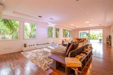 Casa à venda com 4 quartos, 451m² em Jardim Cordeiro, São Paulo