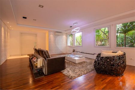 Casa à venda com 4 quartos, 451m² em Jardim Cordeiro, São Paulo