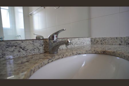 Banheiro  de apartamento à venda com 2 quartos, 70m² em Medianeira, Porto Alegre