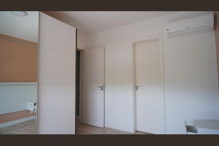 Suite  de apartamento à venda com 2 quartos, 70m² em Medianeira, Porto Alegre