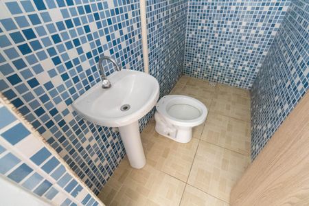 Banheiro de kitnet/studio para alugar com 1 quarto, 30m² em Guaratiba, Rio de Janeiro