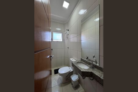 Banheiro 1 de casa à venda com 2 quartos, 155m² em Vila Maricy, Guarulhos