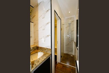 Banheiro de kitnet/studio para alugar com 1 quarto, 17m² em Caiçaras, Belo Horizonte