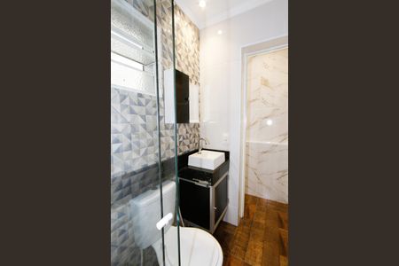 Banheiro de kitnet/studio para alugar com 1 quarto, 14m² em Caiçaras, Belo Horizonte