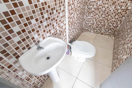 Banheiro de kitnet/studio para alugar com 1 quarto, 30m² em Guaratiba, Rio de Janeiro