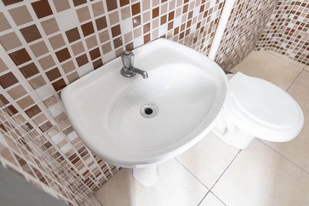 Banheiro de kitnet/studio para alugar com 1 quarto, 30m² em Guaratiba, Rio de Janeiro