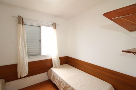 Quarto 1 de apartamento para alugar com 2 quartos, 70m² em Vila Basileia, São Paulo