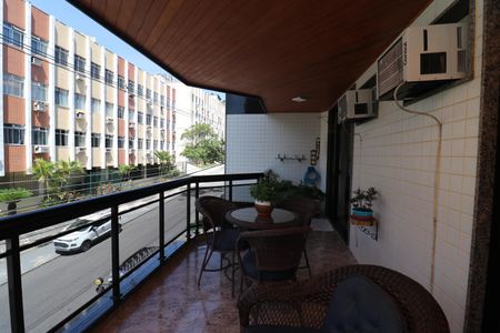 Apartamento para alugar com 126m², 3 quartos e 3 vagasVaranda