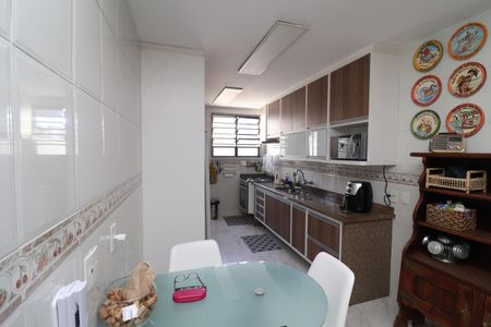 Apartamento para alugar com 126m², 3 quartos e 3 vagasCozinha