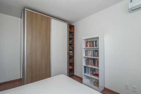 Quarto Suíte de apartamento para alugar com 2 quartos, 64m² em Passo D’areia, Porto Alegre