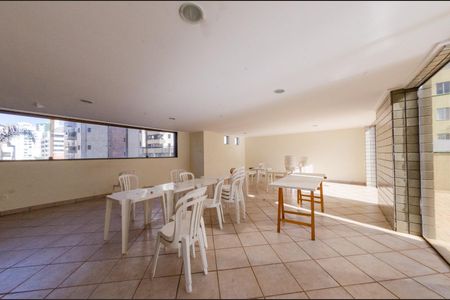 Apartamento à venda com 110m², 4 quartos e 2 vagas Apartamento à venda com 110m², 4 quartos e 2 vagasÁrea comum - Salão de festas