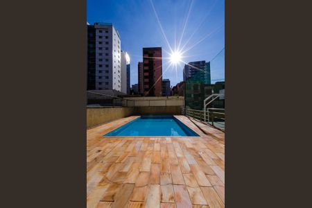 Apartamento à venda com 110m², 4 quartos e 2 vagas Apartamento à venda com 110m², 4 quartos e 2 vagasÁrea comum - Piscina