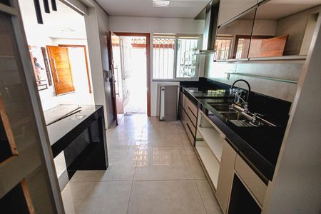 cozinha de casa para alugar com 3 quartos, 150m² em Copacabana, Belo Horizonte