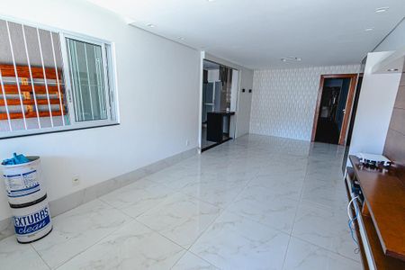 sala de casa para alugar com 3 quartos, 150m² em Copacabana, Belo Horizonte
